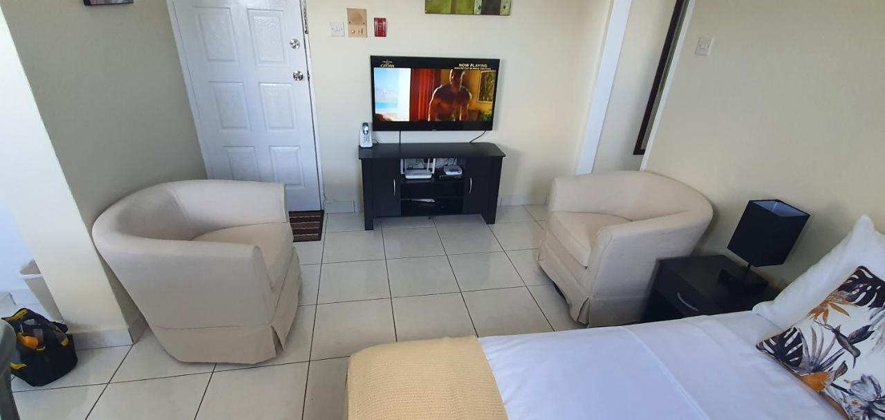 Hastings Towers 4D - Studio Apt Opp Beach Bridgetown Exterior foto