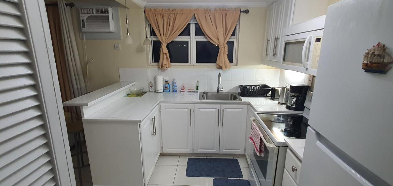Hastings Towers 4D - Studio Apt Opp Beach Bridgetown Exterior foto