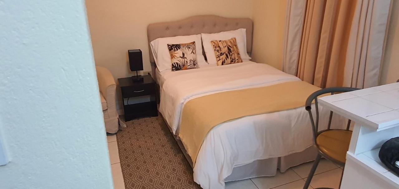 Hastings Towers 4D - Studio Apt Opp Beach Bridgetown Exterior foto