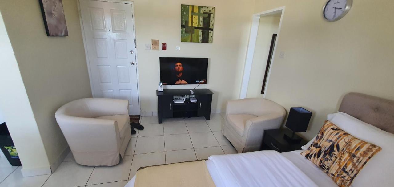 Hastings Towers 4D - Studio Apt Opp Beach Bridgetown Exterior foto